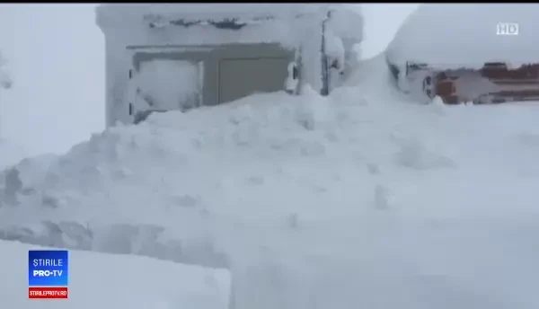 Turiști blocați la munte, din cauza vremii: „Nu-mi aduc aminte de aşa ceva, Doamne!”