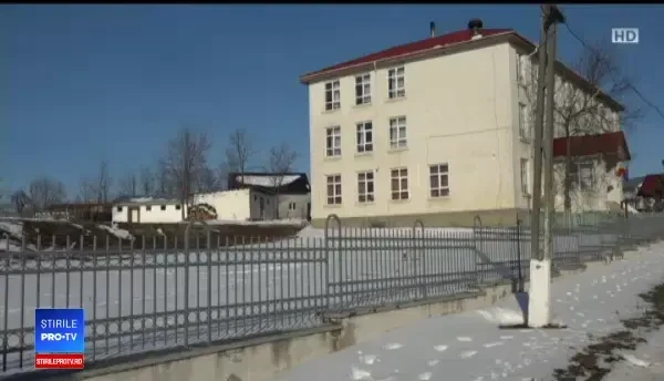 Primarul care a construit un WC de 87.000 euro, pe 3 ETAJE. De ce nu poate fi folosit