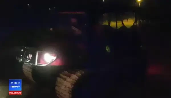 Intervenție cu o șenilată ISU, la Vaslui pentru preluarea unui pacient inconştient. VIDEO