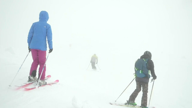 Pericol de avalanșe la munte. Pârtiile de schi din Bucegi au fost închise