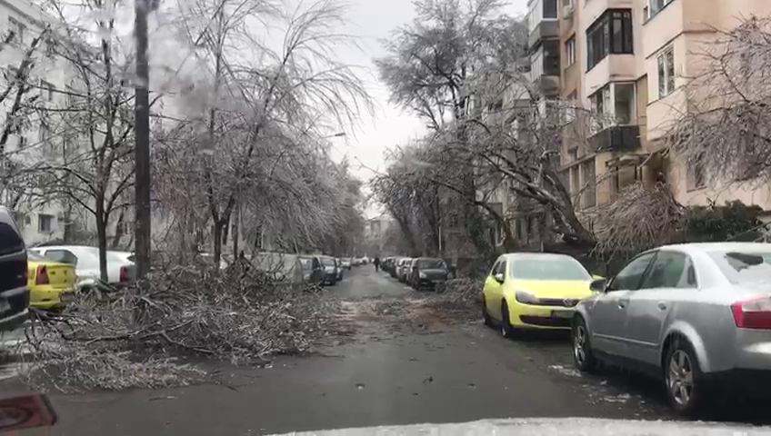 123 de localităţi din 13 judeţe, fără energie electrică. Peste 78.000 de consumatori afectaţi