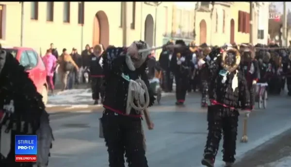 Reacția unor turiste străine care văd pentru prima dată „lolele” din Agnita