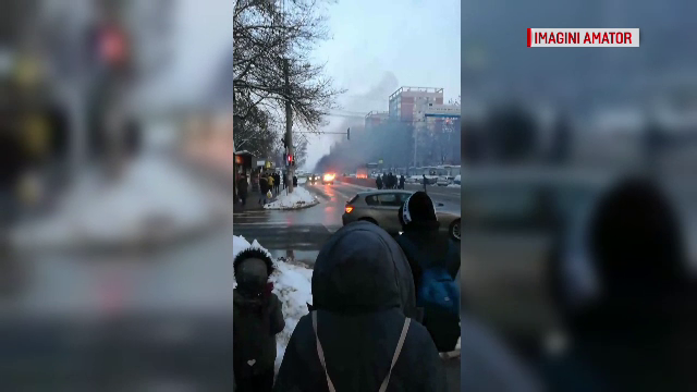 O mașină a luat foc în mers, la Iași. Ce a povestit șoferul