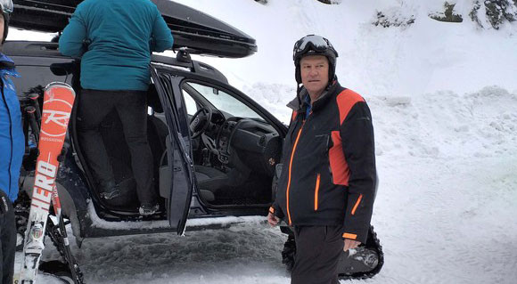 Cât costă echipamentul de schi pe care Iohannis l-a purtat la munte