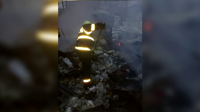 Bărbat de 45 de ani, mort după ce casa din chirpici a ars. Greșeala comisă de victimă