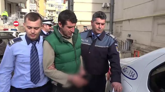 Bărbat din Argeș, acuzat că și-a violat mama. De ce dau vecinii vina și pe victimă