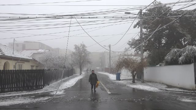 Localități lăsate pe întuneric de ploaia înghețată. Zona în care nu a fost curent 3 zile