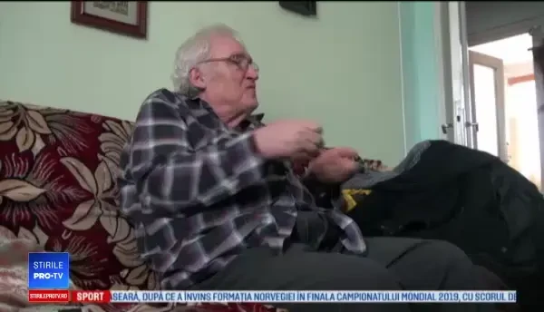 Metoda ”accidentul”. Bătrân, salvat de bancomat, care l-a lăsat să retragă doar 2.000 lei