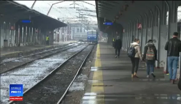 Nervi după dezgheţarea manuală a liniilor de curent. ”Ăştia sunt românii noştri"