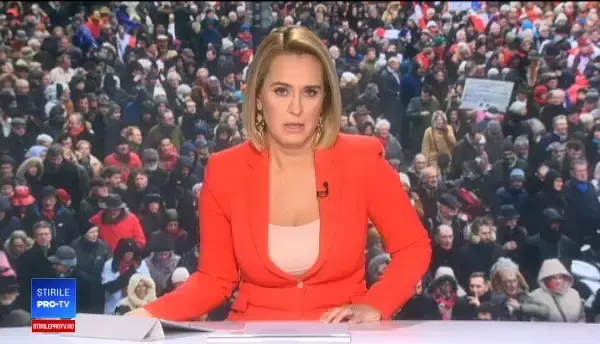 „Vestele galbene”, înlocuite de „fularele roșii”, pe străzile din Paris. VIDEO