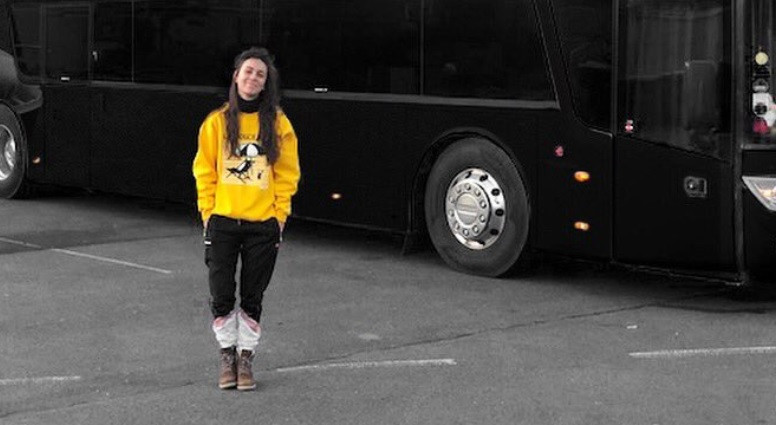 Descoperire șocantă în autocarul unei artiste celebre. Cum a explicat bizara apariție