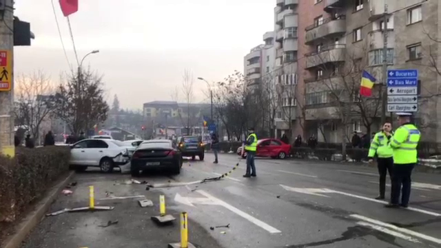 Accident în lanț pe un bulevard din Cluj. Cinci mașini s-au făcut praf