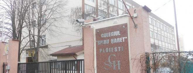 Profesoară din Ploieşti înjunghiată de un fost elev în fața cancelariei din liceu