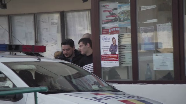 Cine este tânărul care a înjunghiat o profesoară. Avea la el un adevărat arsenal