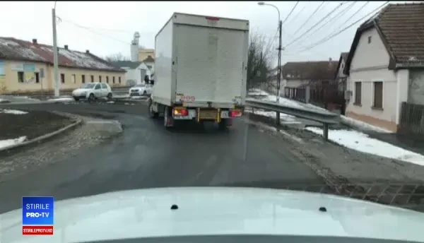 Începe ”sezonul gropilor” în România. Încălzirea vremii strică asfaltul de pe drumuri