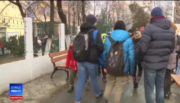 Fenomen îngrijorător în scoli de teama gripei. "S-a creat o stare de isterie”