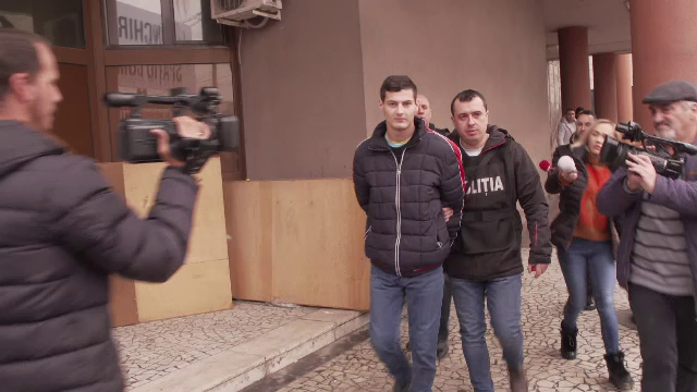 Tânărul care ar fi înjunghiat o profesoară, arestat preventiv. Ce a spus în fața instanței