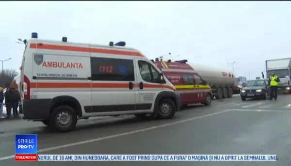 Bărbat lovit de TIR pe trecerea de pietoni. Șofer: ”A sărit cu ziarul în mână”