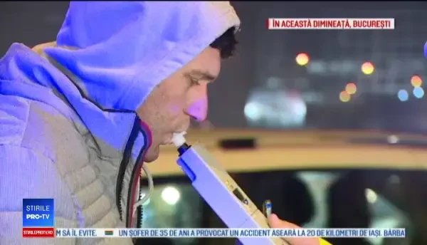 Accident într-o intersecție din București. Un taximetrist a fost lovit în plin de un autobuz