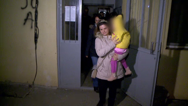 Plânsetele unei copile i-a alertat pe vecinii unei femei din Constanța. Descoperirea şocantă a poliţiei