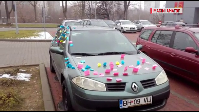 Surpriza trăită de un orădean în parcare. Mesajele găsite pe maşina sa