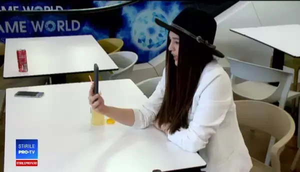 Avem toalete în curte și telefoane de 3 miliarde €. Topul în care România este fruntașă