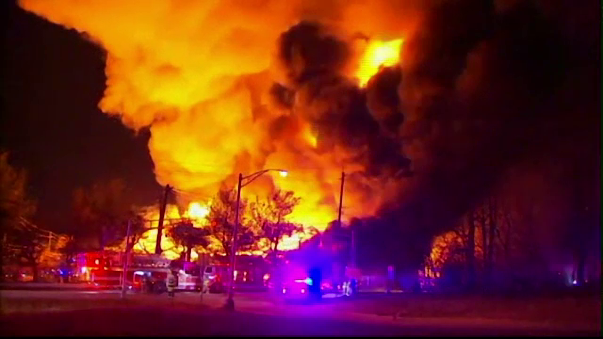 Incendiu uriaş la o fabrică de hârtie din New Jersey. 200 de muncitori au rămas fără loc de muncă