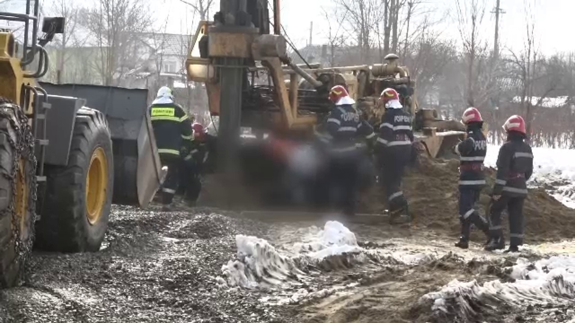 Muncitor îngropat la 14 metri adâncime, în timp ce săpa o fântână. Povestea unui martor