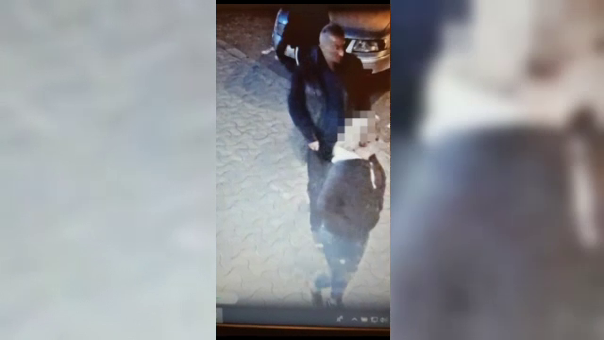 Bătrân jefuit de doi escroci care au văzut cum își bagă toți banii la ciorap