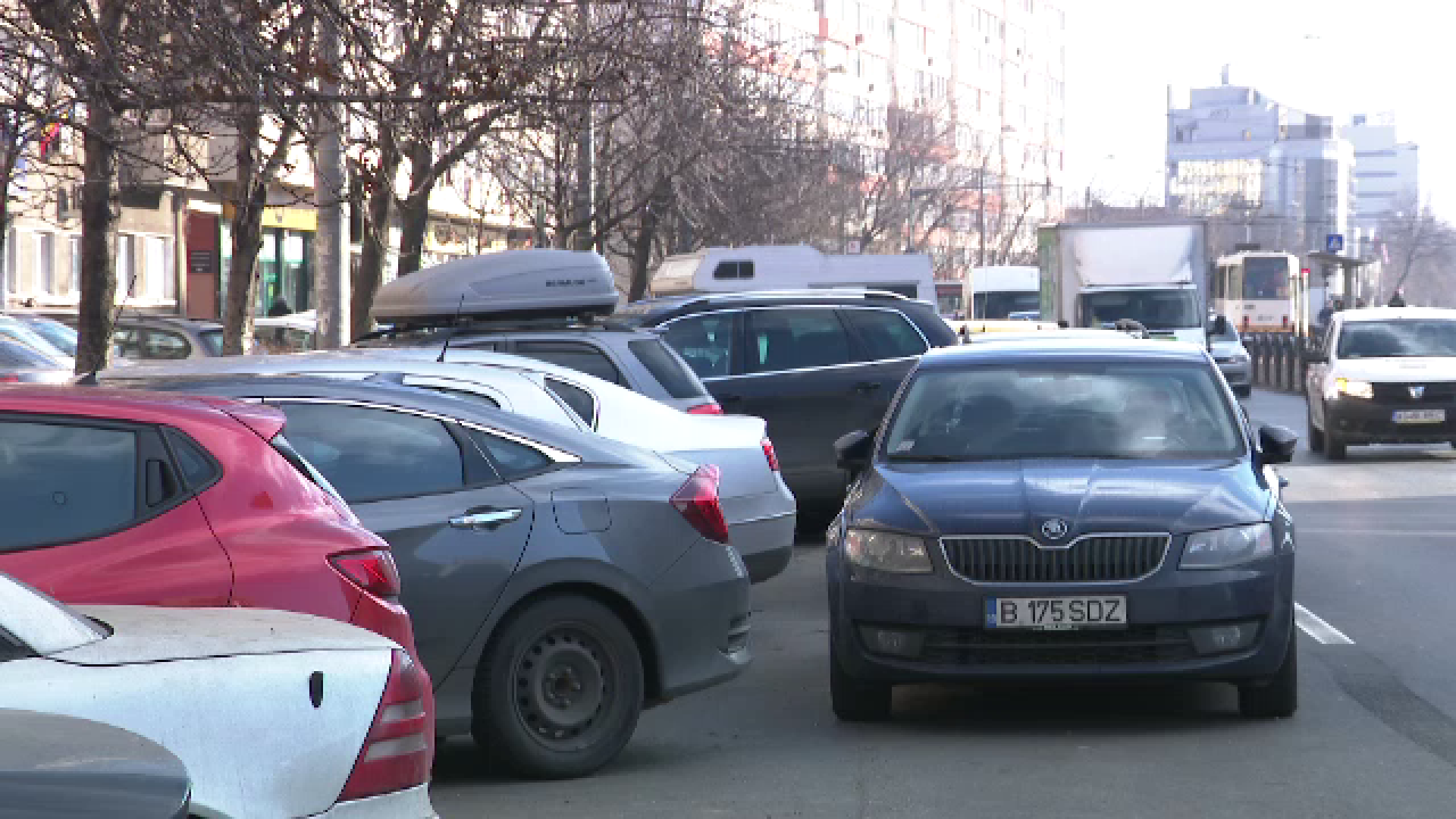 Maşinile parcate ilegal în Capitală vor fi ridicate. Cât vor avea de plătit șoferii