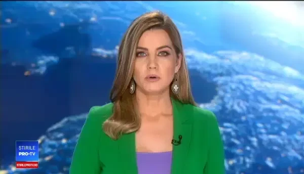 Bătrân, jefuit de doi escroci, care au văzut cum își bagă toți banii la ciorap