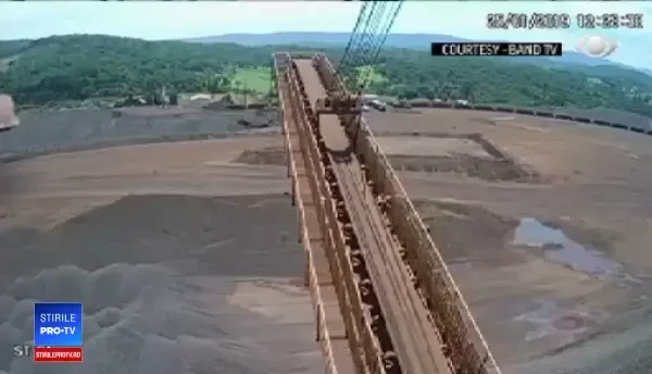 Momentul prăbușirii barajului minier în Brazilia, filmat. Un petere de noroi a înghițit tot