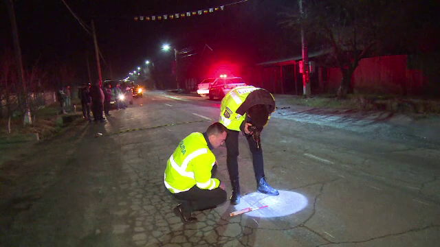 O femeie, spulberată de o mașină în Dâmbovița. Greșeala comisă de victimă
