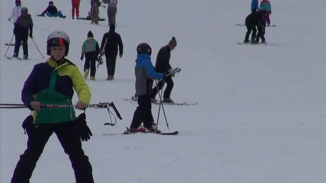 Stațiunile de pe Valea Prahovei sunt pline de turiști. Prețul unei ore cu monitor