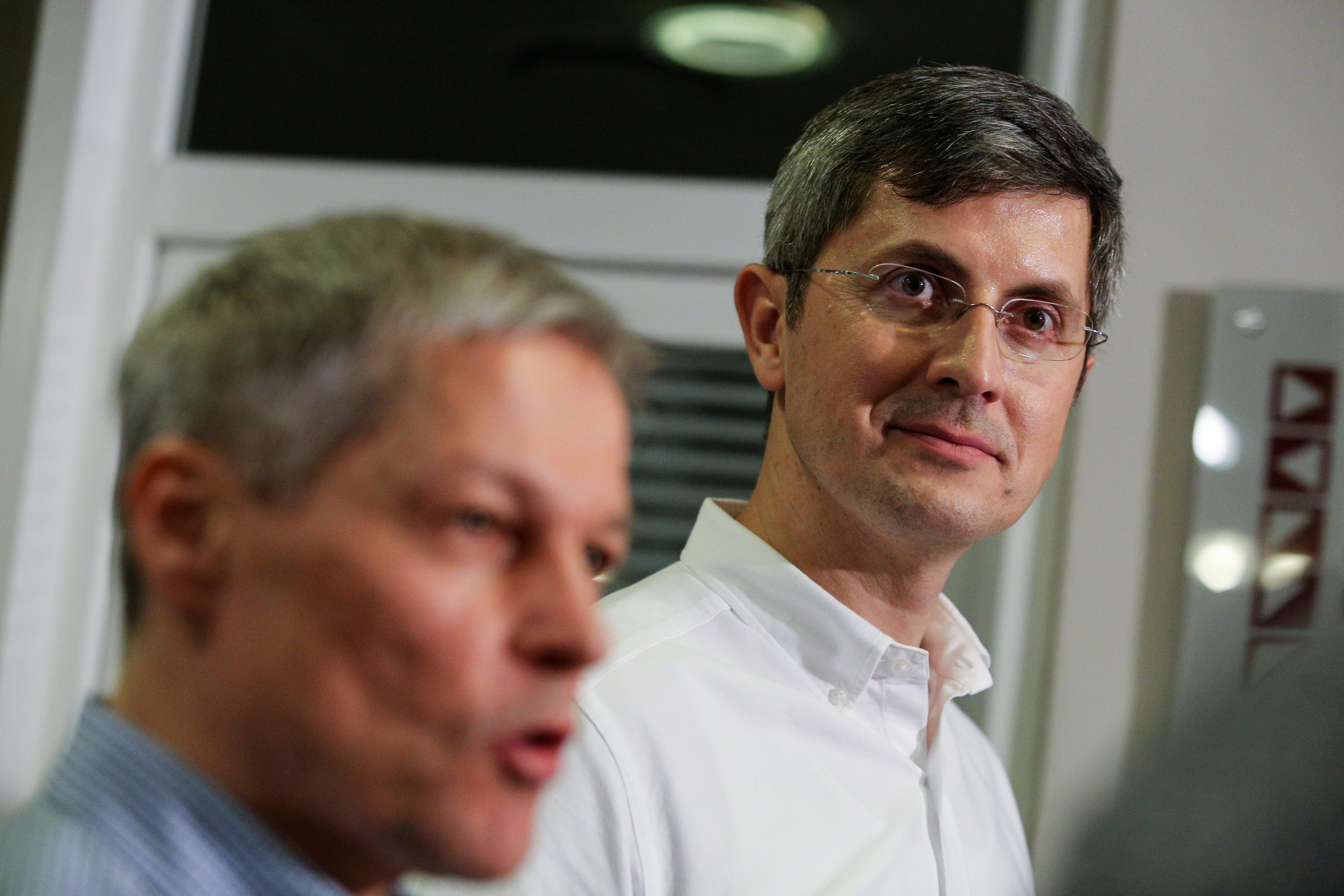 Cioloș: „Riscăm în câteva luni de zile să nu mai putem plăti pensiie şi salariile”