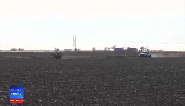 Fugar într-un tractor, urmărit de poliție. Scene de cascadorii râsului. VIDEO