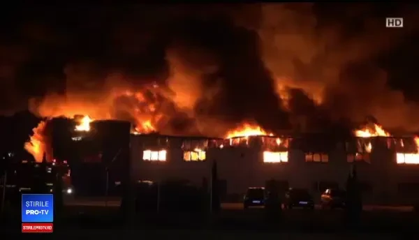 100 de pompieri din 4 județe s-au chinuit să stingă incendiul înfiorător din Alba