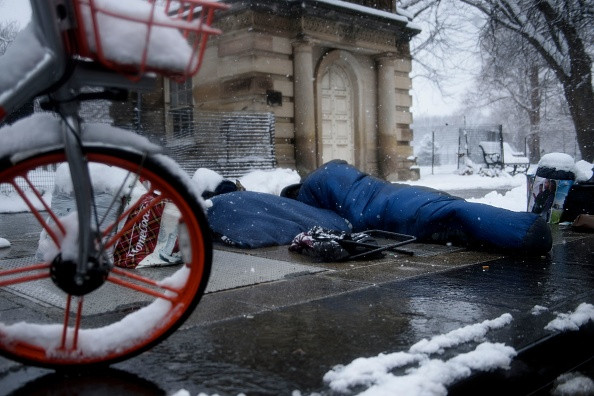 Femeia care a devenit un ”înger salvator” pentru zeci de oameni ai străzii