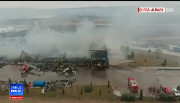 30 de ore de iad la fabrica mistuită de flăcări, în Alba. Anunțul companiei păgubite