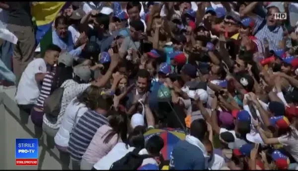 Zeci de mii de oameni în stradă în Venezuela. Dezvăluirea unui general de rang înalt