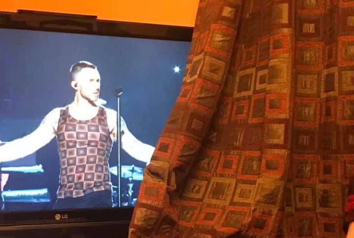 Adam Levine, luat peste picior pe Twitter. ”Arată ca un mafiot rus”. FOTO