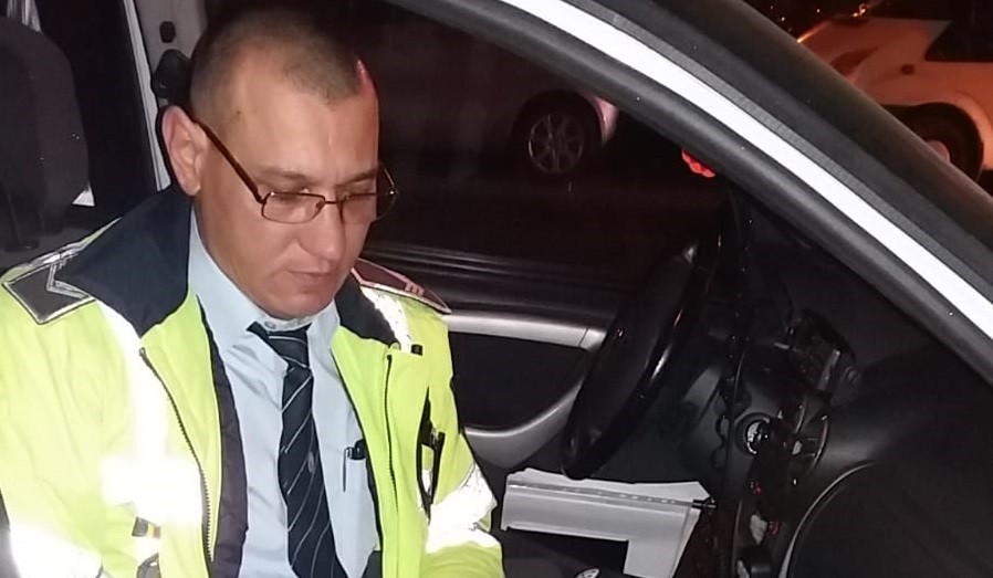 Agent de poliție, accidentat intenționat de un șofer cu permisul suspendat