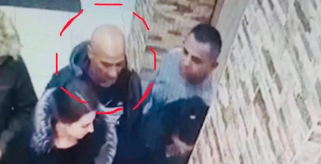 Bărbat filmat furând telefonul unei tinere în Arad. Ce a aflat poliția despre el. VIDEO