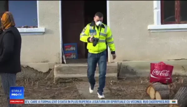 Mort și cu fața mutilată în propria casă. Tablou macabru într-o locuință din Dâmbovița