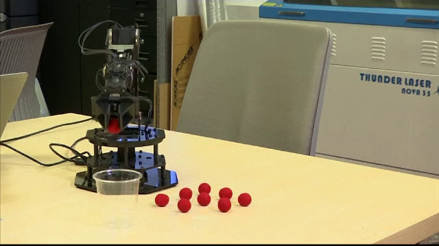 Robotul cu imaginaţie. Ce ştie să facă invenţia unor ingineri din New York