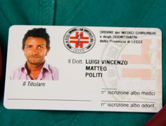 Medic fals angajat la clinici din București. A participat la operații, deși are doar 8 clase