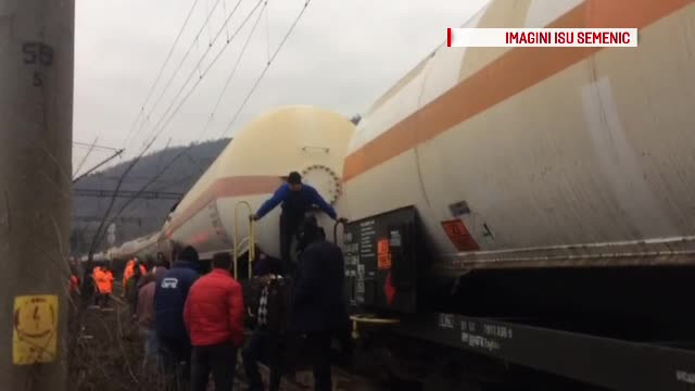 Un tren de marfă care transporta gaze lichefiate şi hidrocarburi a deraiat
