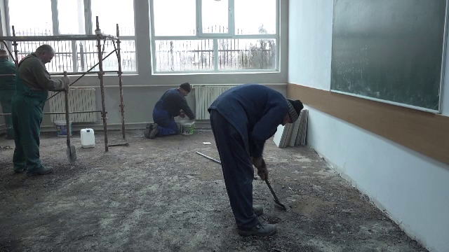 Clasă cu mucegai, într-un liceu din Buzău. Reacția conducerii școlii