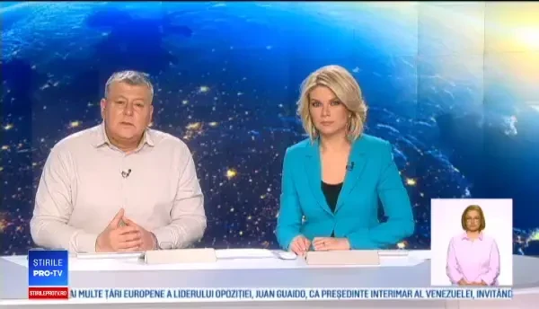 Turmă de mistreți surprinsă pe lângă casele oamenilor, în Maramureș