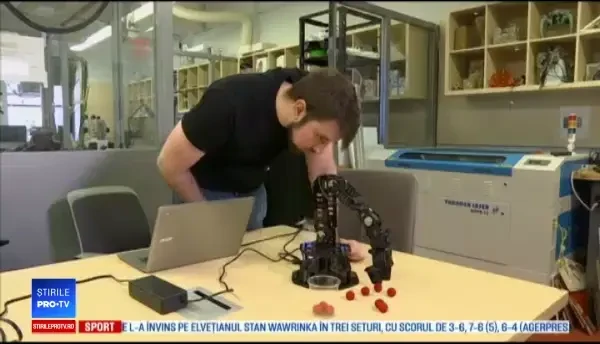Robotul cu imaginaţie. Ce ştie să facă invenţia unor ingineri din New York